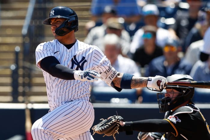 Yankees 2B Gleyber Torres swings in spring training